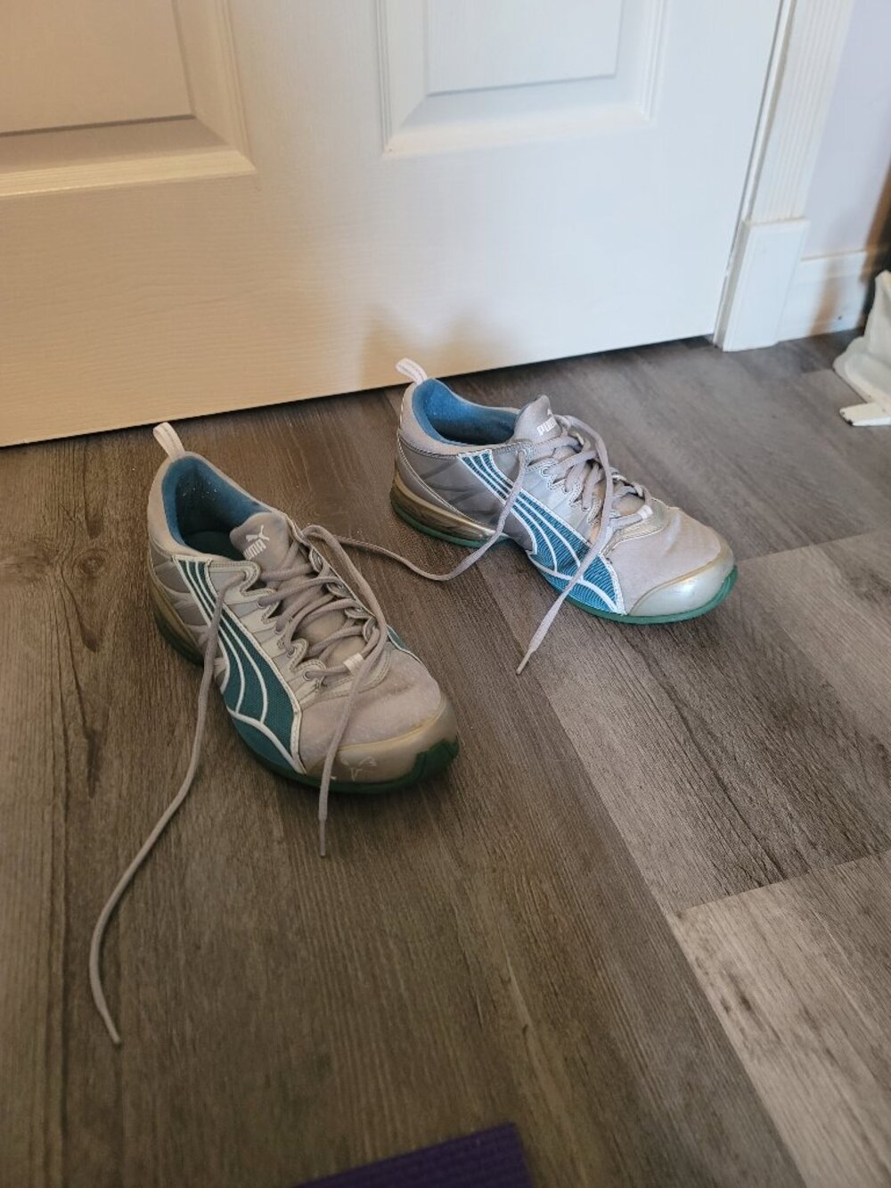 Womens grey and blue puma tennis shoes - has damage - size 10